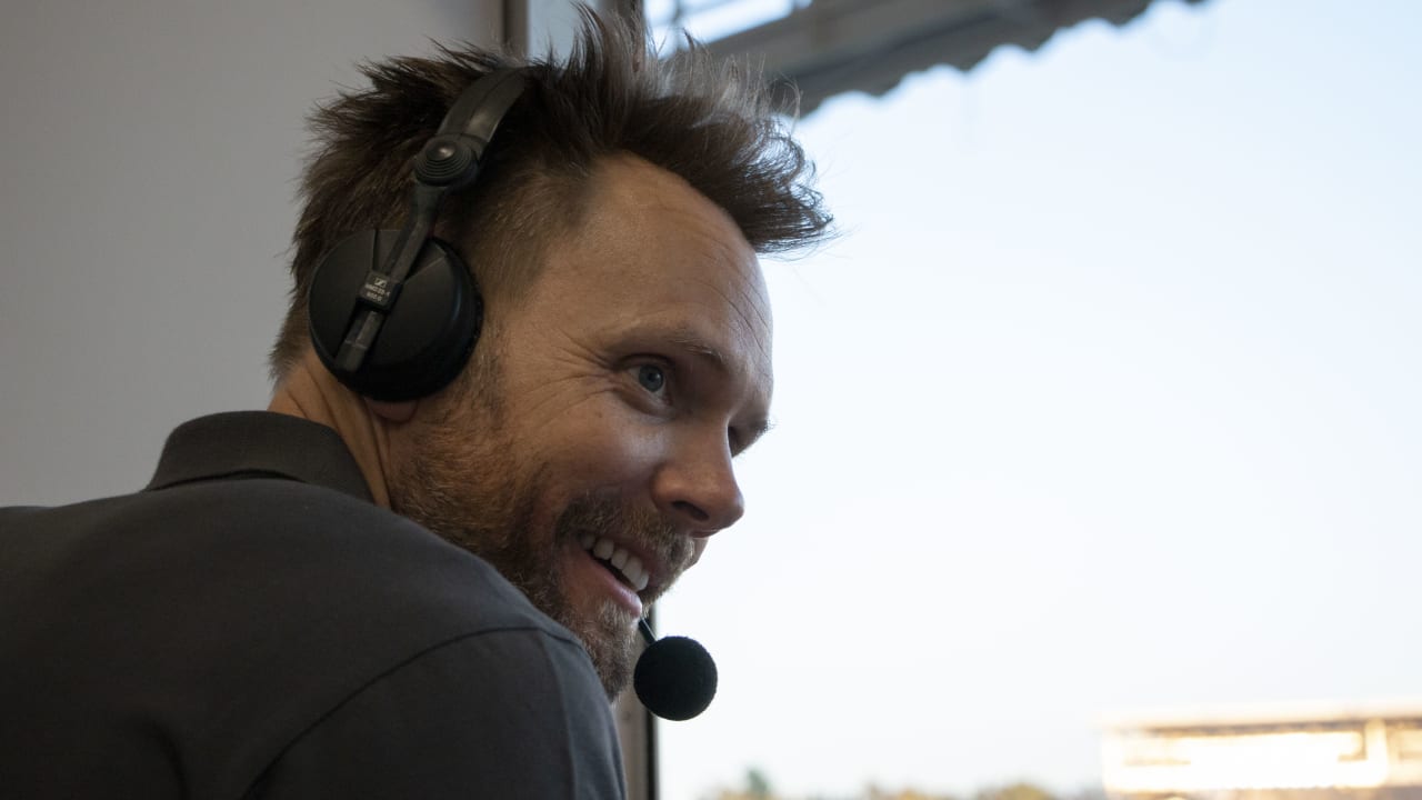 2019 Preseason Week 3: Actor Comedian Joel McHale Joins Seahawks