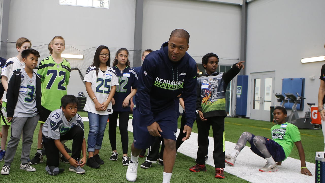 Seahawks Host Local Middle School Students For Character Playbook ...