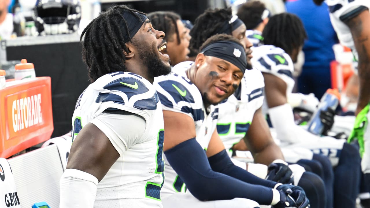 Seahawks move into first place in NFC West with win over Chargers