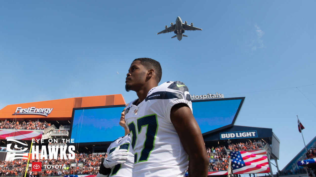 All Seahawks Stand for NFL's Coordinated National Anthem on the