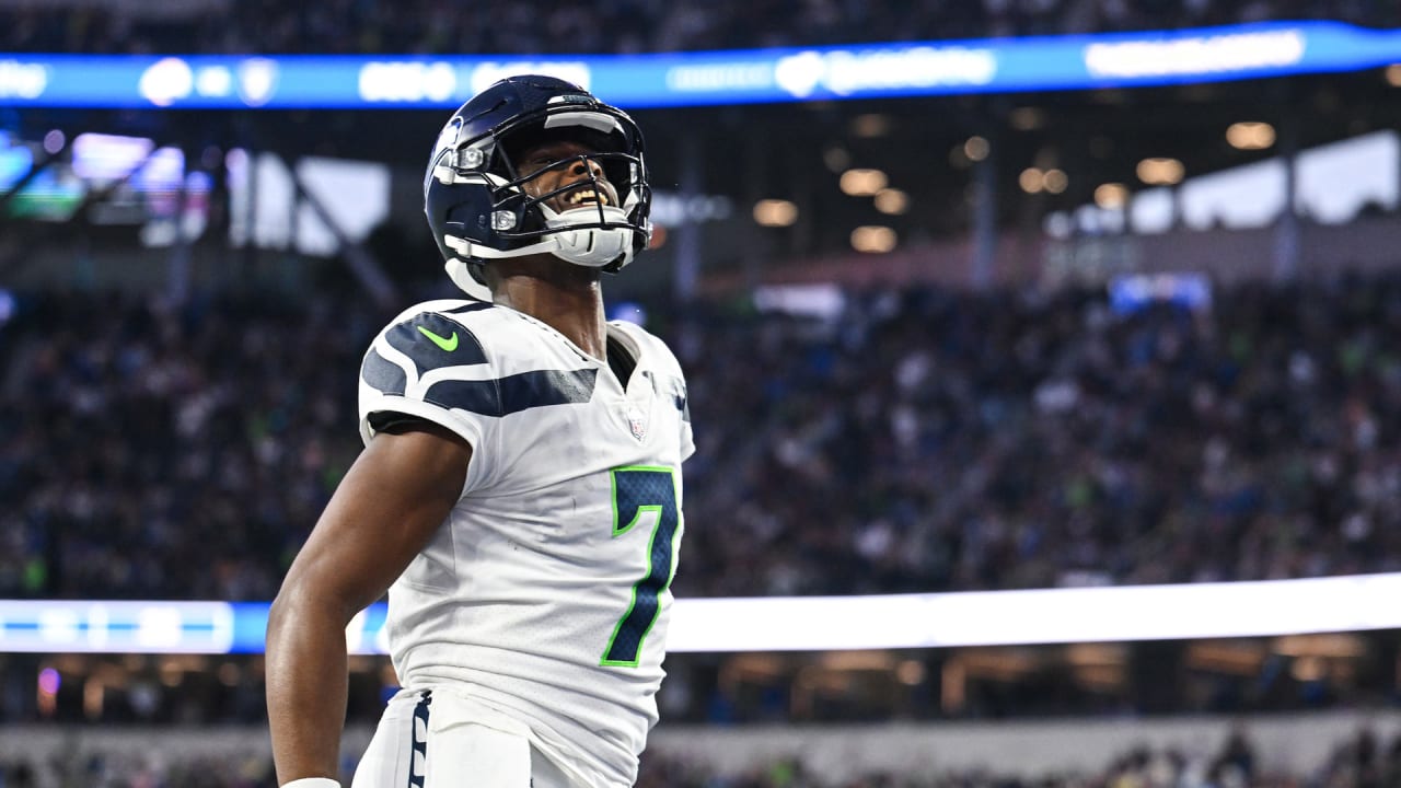 Geno Smith does 'incredible job' replacing Russell Wilson as Seahawks fall  short vs. Rams