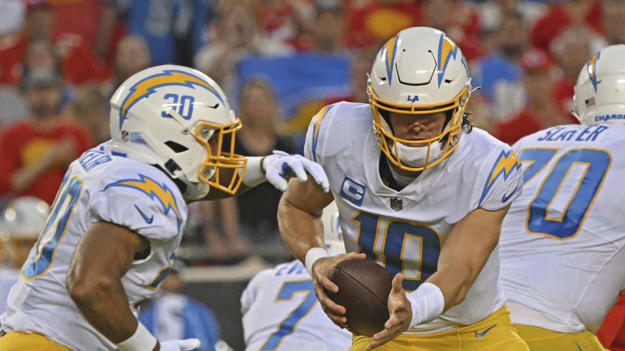 Kansas City Chiefs safety Mike Brown (30) blocks San Diego