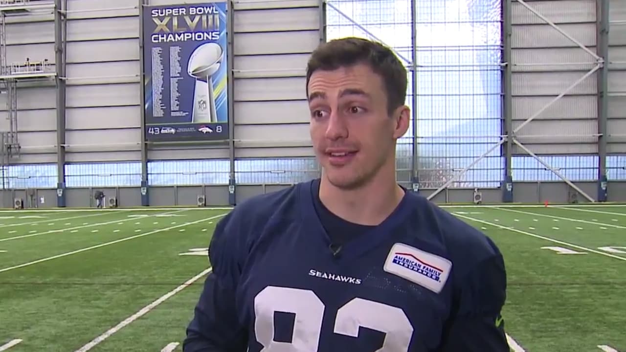 Seahawks re-sign tight end Luke Willson, bringing back his flowing hair and  techno jams