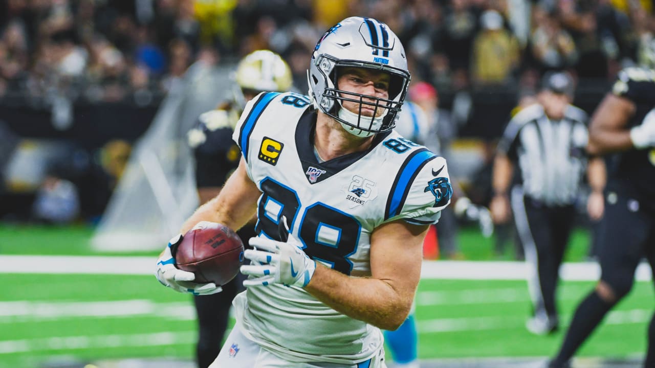 Carolina Panthers' Greg Olsen (88) takes the field during an NFL