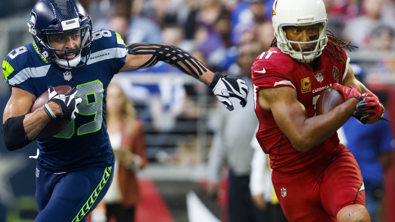 Arizona Cardinals wide receiver Larry Fitzgerald outruns