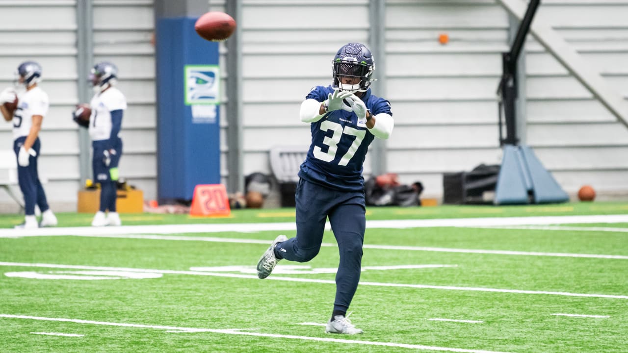 Tre Flowers Active, Rashaad Penny Inactive For Seahawks vs. Saints