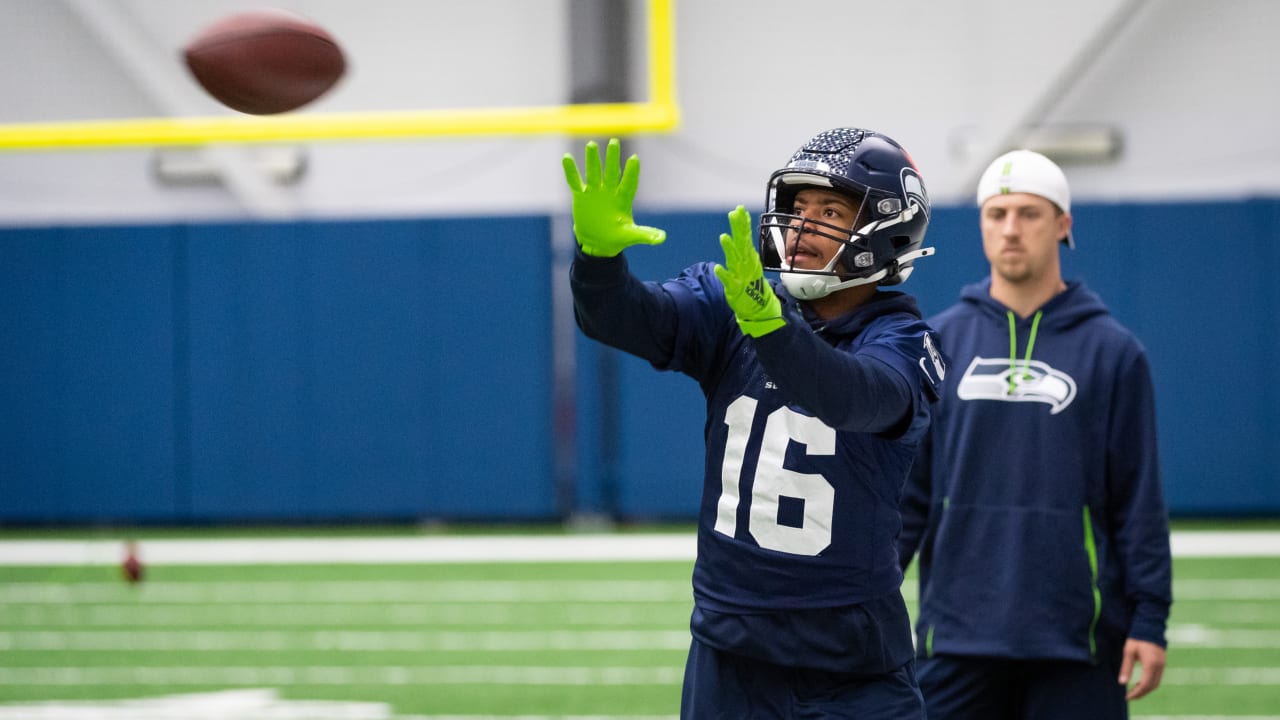 Seattle Seahawks Week 16 injury report: Several players held out of  practice again - Field Gulls