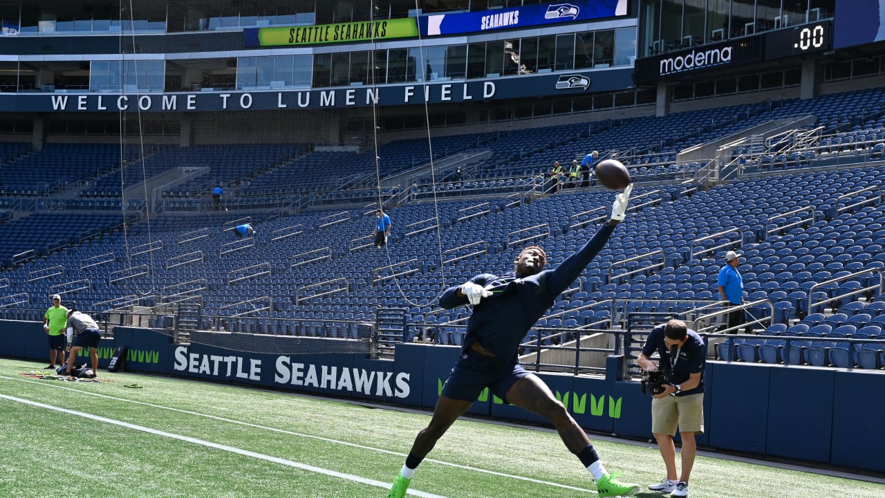 PHOTOS Seahawks Warm Up For Mock Game