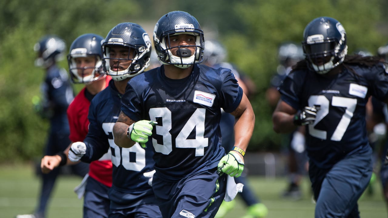 Rawls appears to be Seahawks 'clear No. 1' RB over Lacy