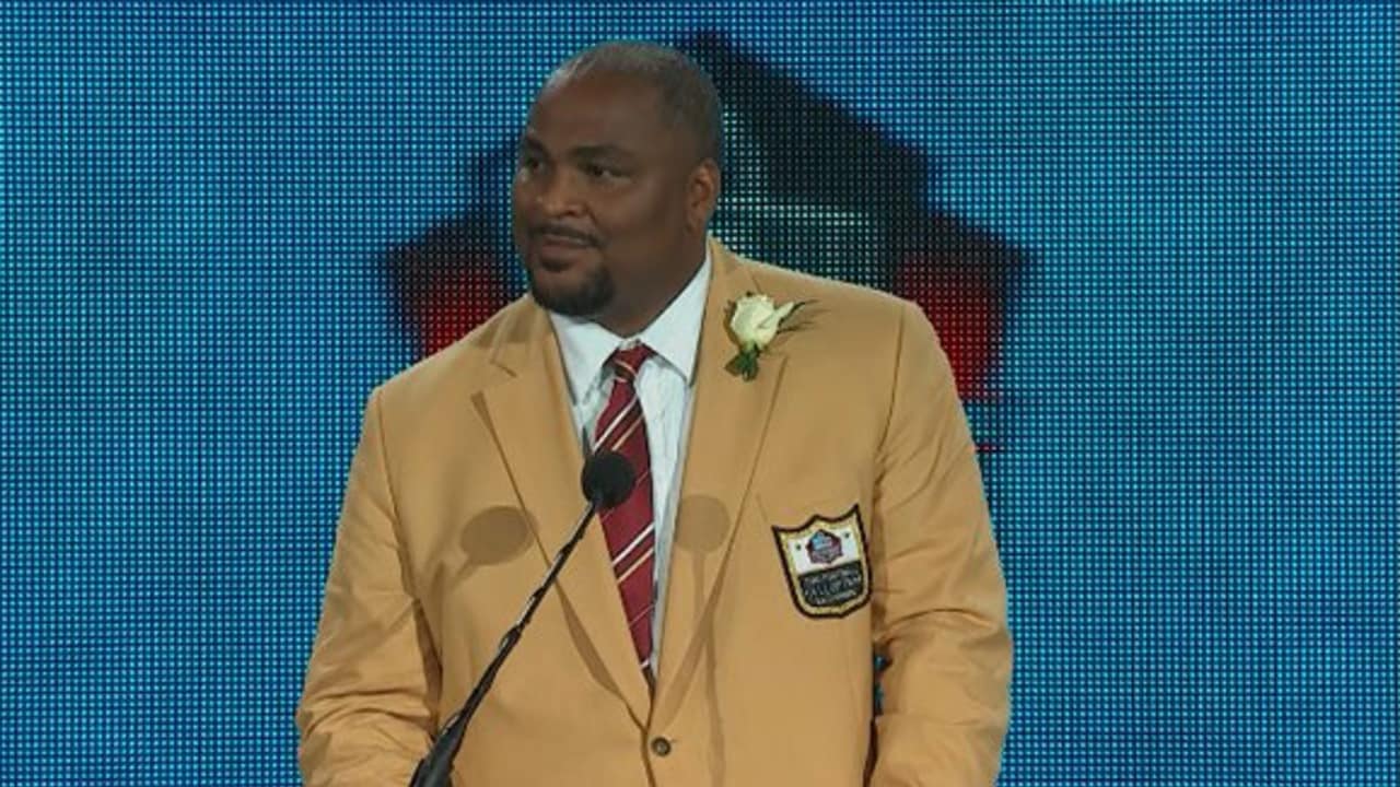 Walter Jones Discusses NFL Career In Seattle, and is HUMBLED by his Hall Of  Fame Induction. 