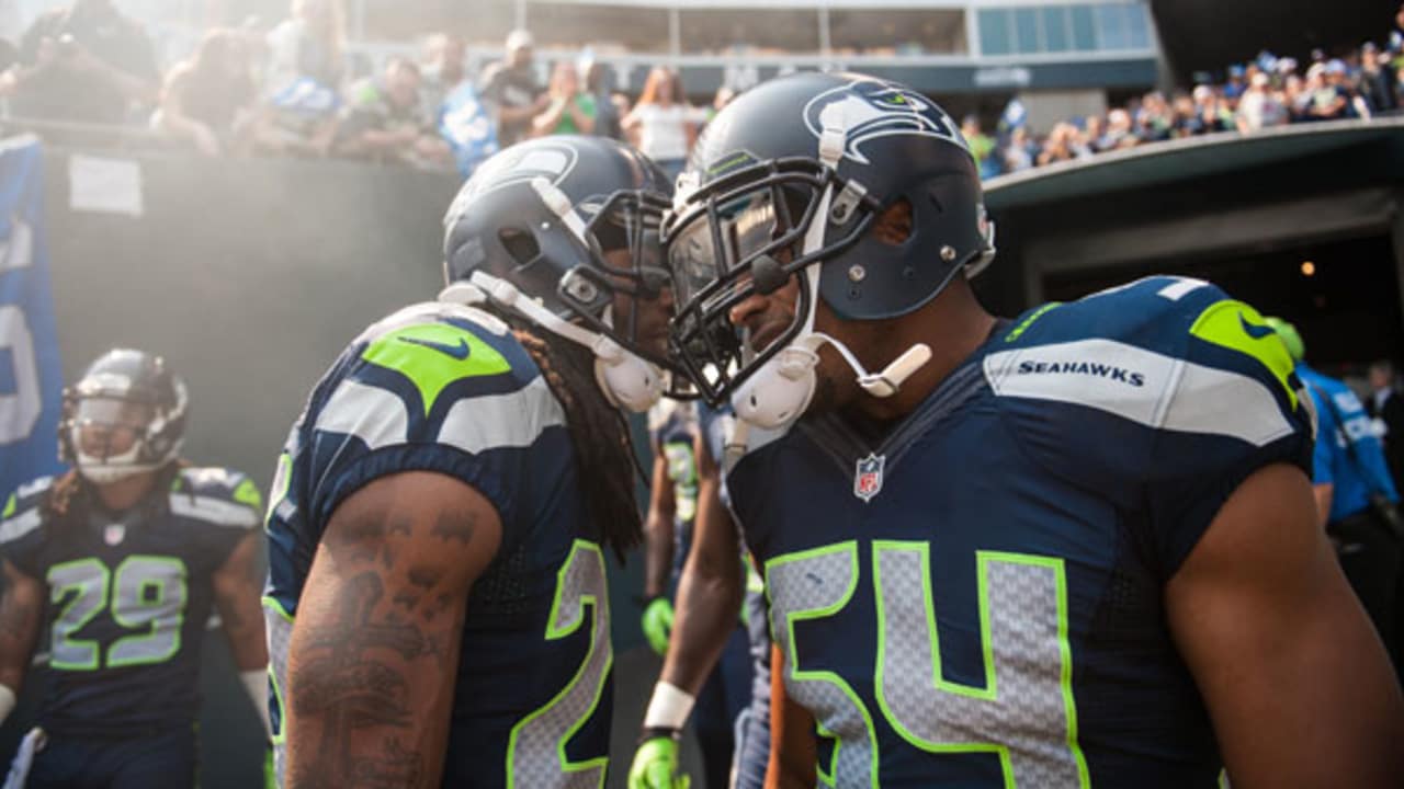 LOOK: Seahawks fans shower Marshawn Lynch with Skittles 