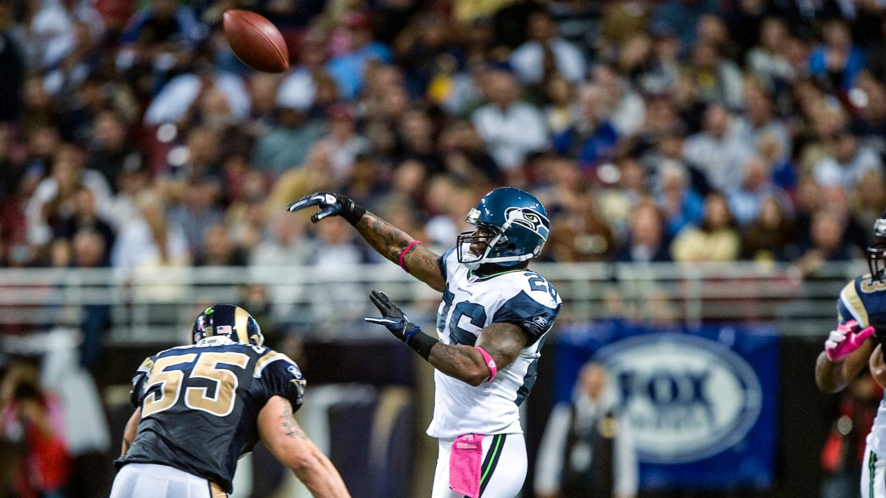 Seattle Seahawks linebacker signs I love you to late mother before game  during Monday Night Football