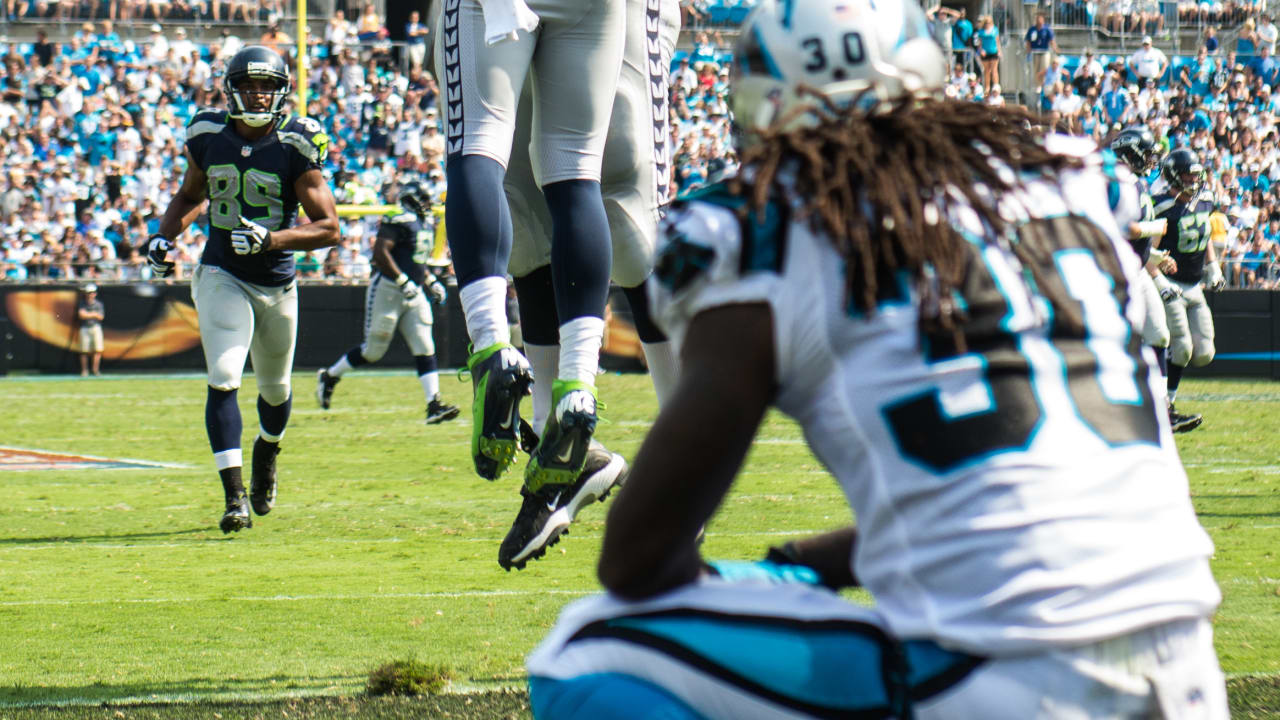 Seahawks going with white jerseys, blue pants