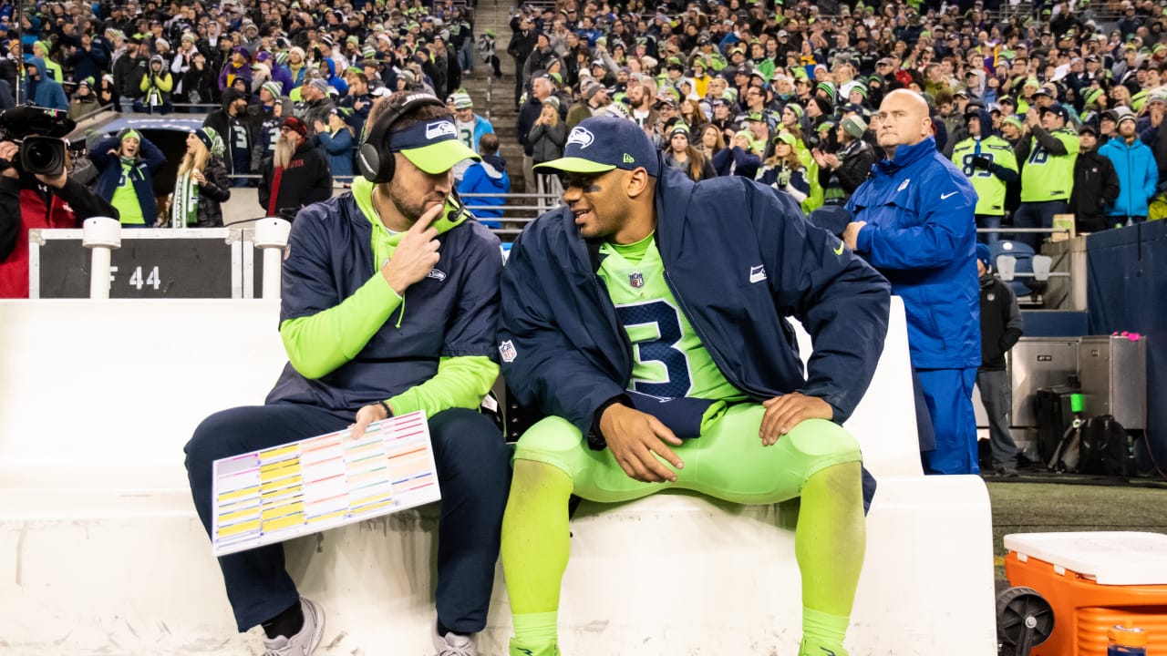 Seattle Seahawks head coach Pete Carroll, center, huddle with defensive  coordinator Ken Norton and defensive captain, Seattle Seahawks middle  linebacker Bobby Wagner (54) during the fourth quarter against the Arizona  Cardinals at