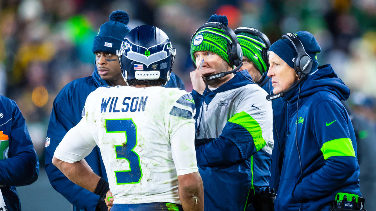 Seahawks' new up-tempo offense allowing Russell Wilson more freedom -  Seattle Sports