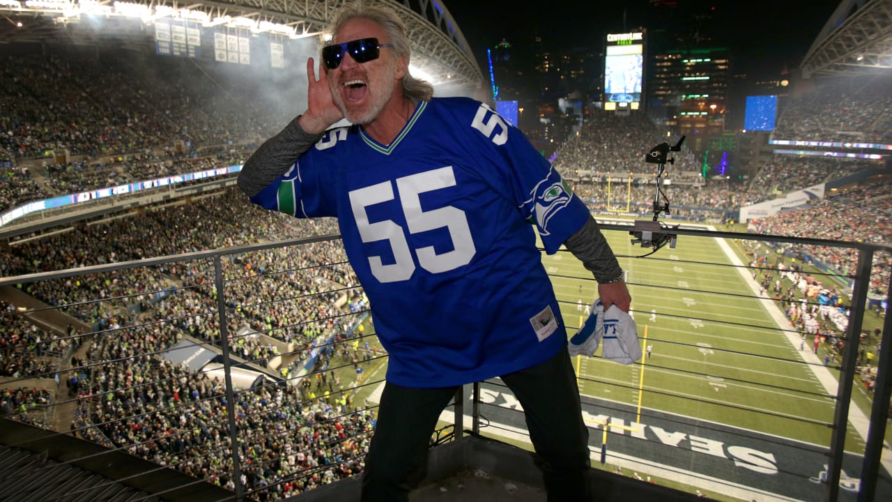 Brian Bosworth of the Seattle Seahawks looks on during warm ups prior  News Photo - Getty Images