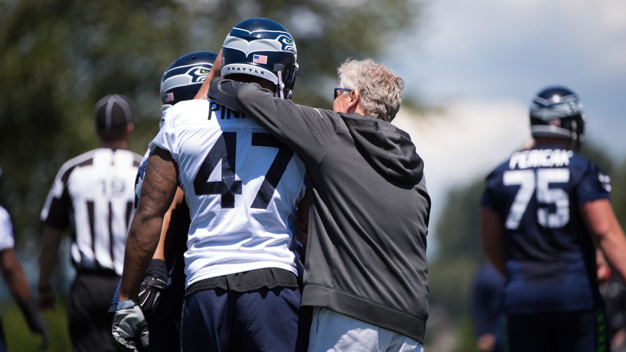 Seahawks trio of rookie RBs, including Alex Collins, get long look during  minicamp