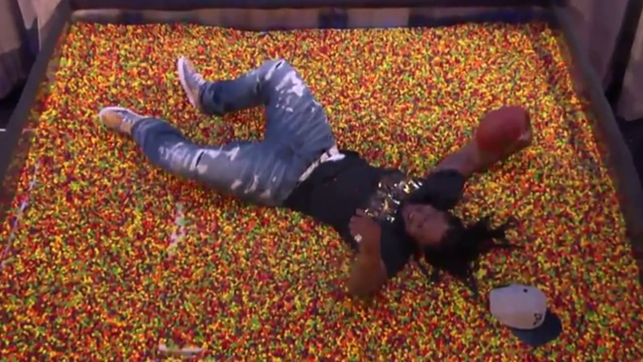 Seahawks RB Marshawn Lynch has custom jersey made of Skittles 