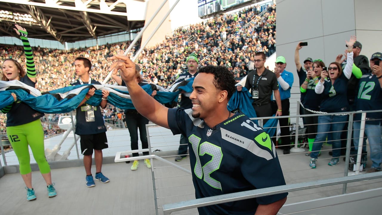 Nelson Cruz Raises 12th Man Flag at Seahawks Game, by Mariners PR