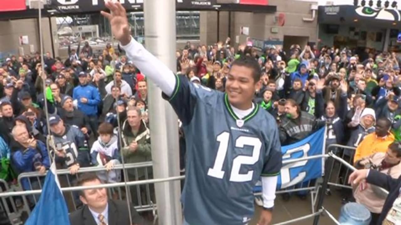 Seattle's Russell Wilson once again tops NFL merchandise sales; five other  Seahawks in top 50