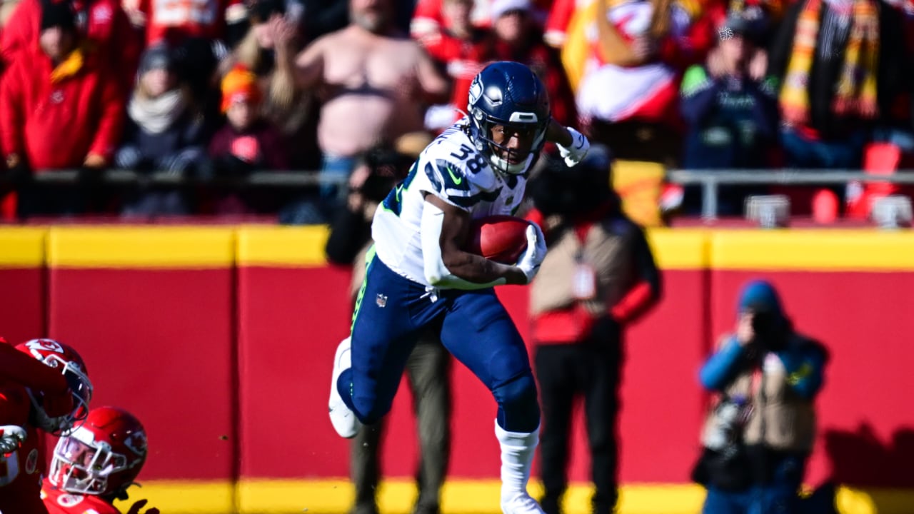 Seahawks Elevate RB Godwin Igwebuike From Practice Squad