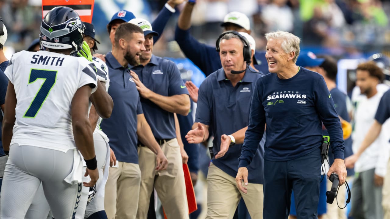 Seattle Seahawks defensive lineman Mario Edwards strip-sacks New York  Giants quarterback Daniel Jones deep in Giants territory for Seattle  Seahawks linebacker Jordyn Brooks' takeaway