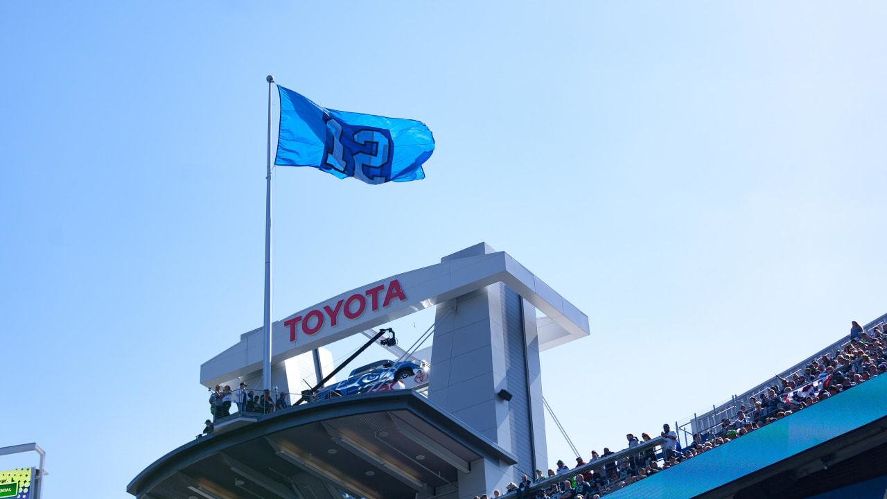 Seattle Seahawks Invite Fans To Raise Virtual '12 Flag' With Augmented  Reality Experience