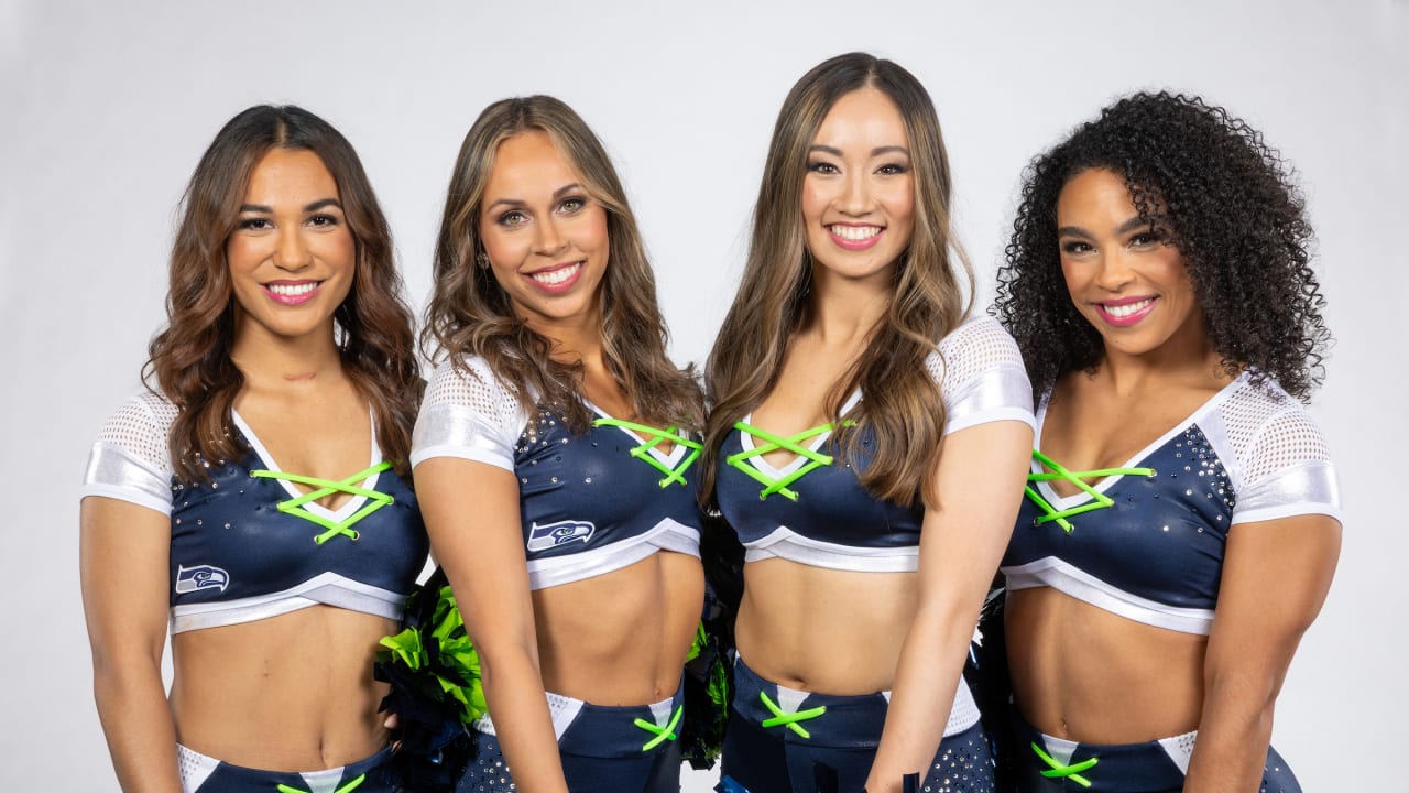 PHOTOS: Junior Seahawks Dancers Take The Field At Preseason Game 2