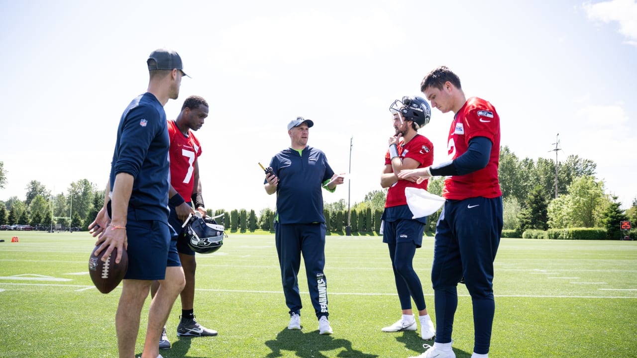 Shane Waldron: Seahawks will keep their quarterback plan 'in-house'