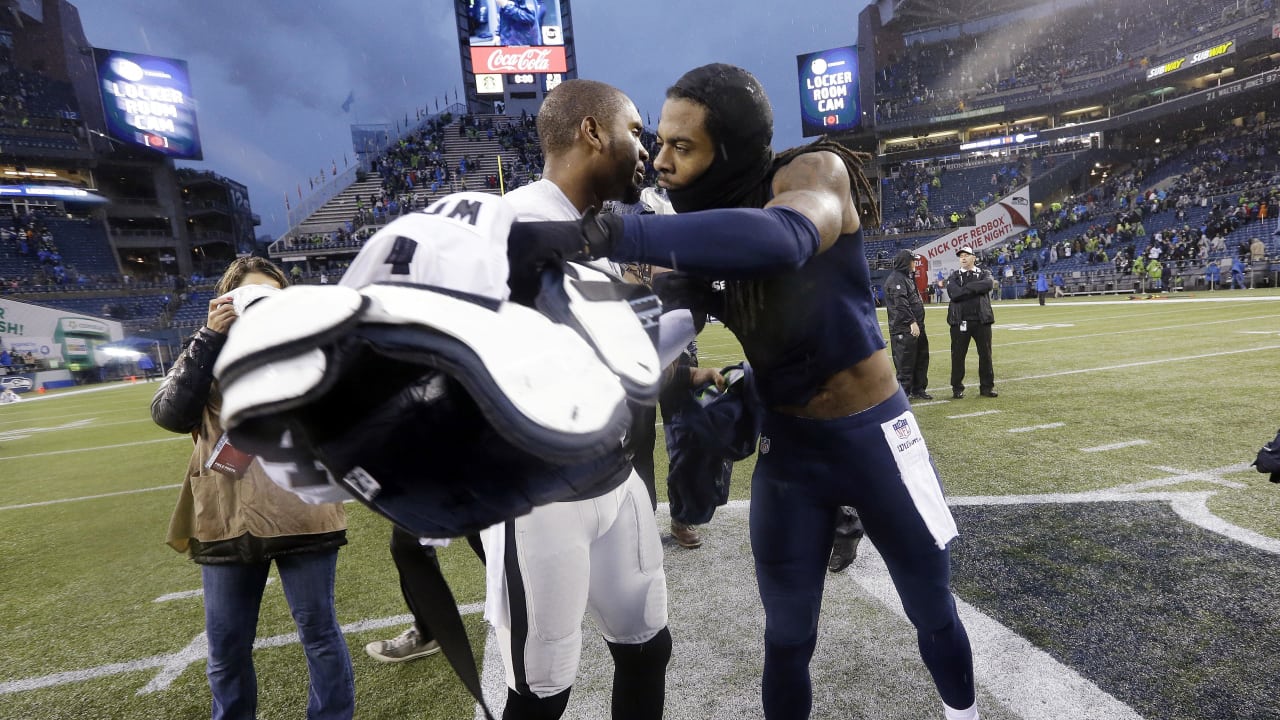 Former Heisman trophy winner Charles Woodson waves the Michigan