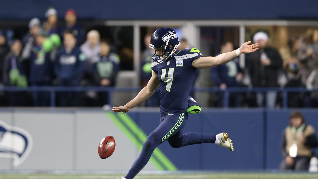 Seattle Seahawks - Seahawks Russell Wilson, Chris Carson, David Moore, Mike  Davis, Nick Vannett and Justin Britt pose for the Sunday Night Football  cameras after Carson's touchdown late in the game gave