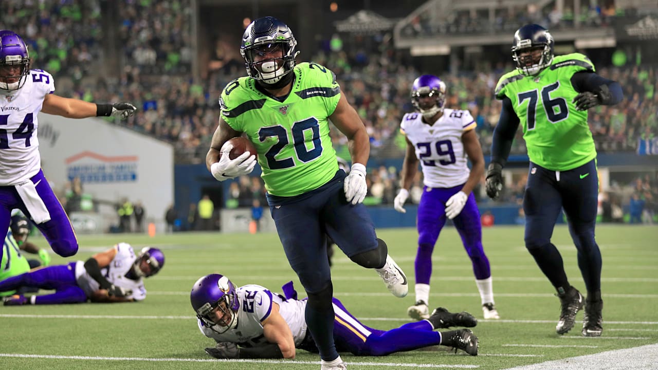 Seahawks implode in spectacular fashion, fall to Tennessee Titans 33-30 in  OT; Seattle loss snaps 12-game win streak in home openers 