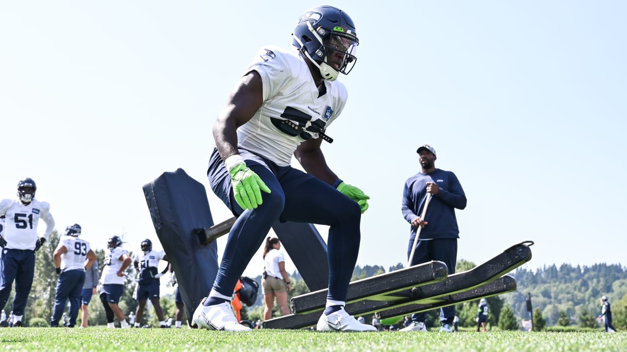 Seahawks Sign DE Alex Tchangam to Practice Squad