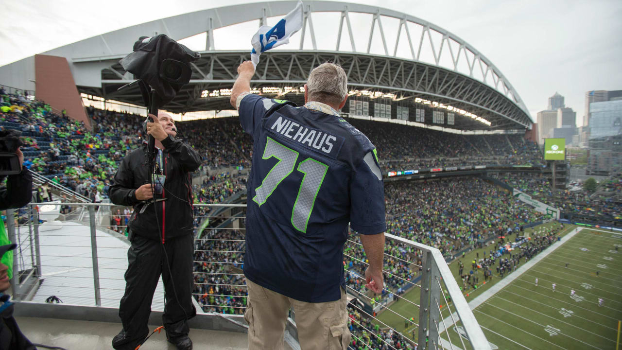 Seattle Seahawks on X: 12 Flag Raiser Steve Niehaus had the crowd roaring  before kickoff. PHOTOS [ #DENvsSEA   / X