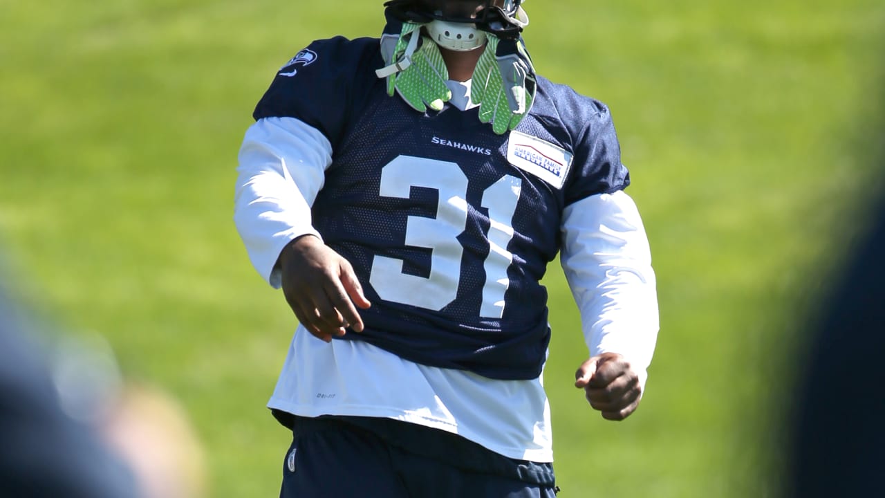 Marshawn Lynch wears Chancellor's jersey during practice