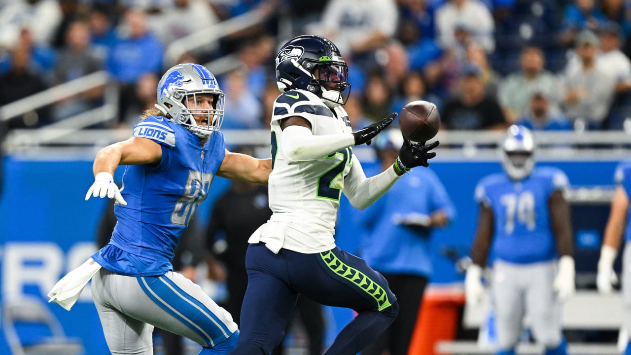 Lions' Mike Ford Shows Off Impressive Jump During Workout