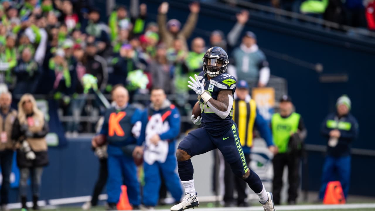 Chris Carson Explodes For A Huge 61-Yard Run