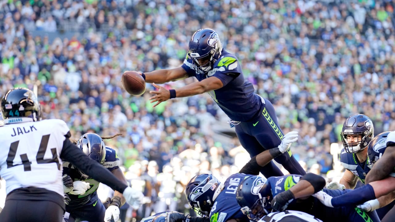 Tyler Lockett Hyping up Geno Smith at the Throwback Photo Shoot