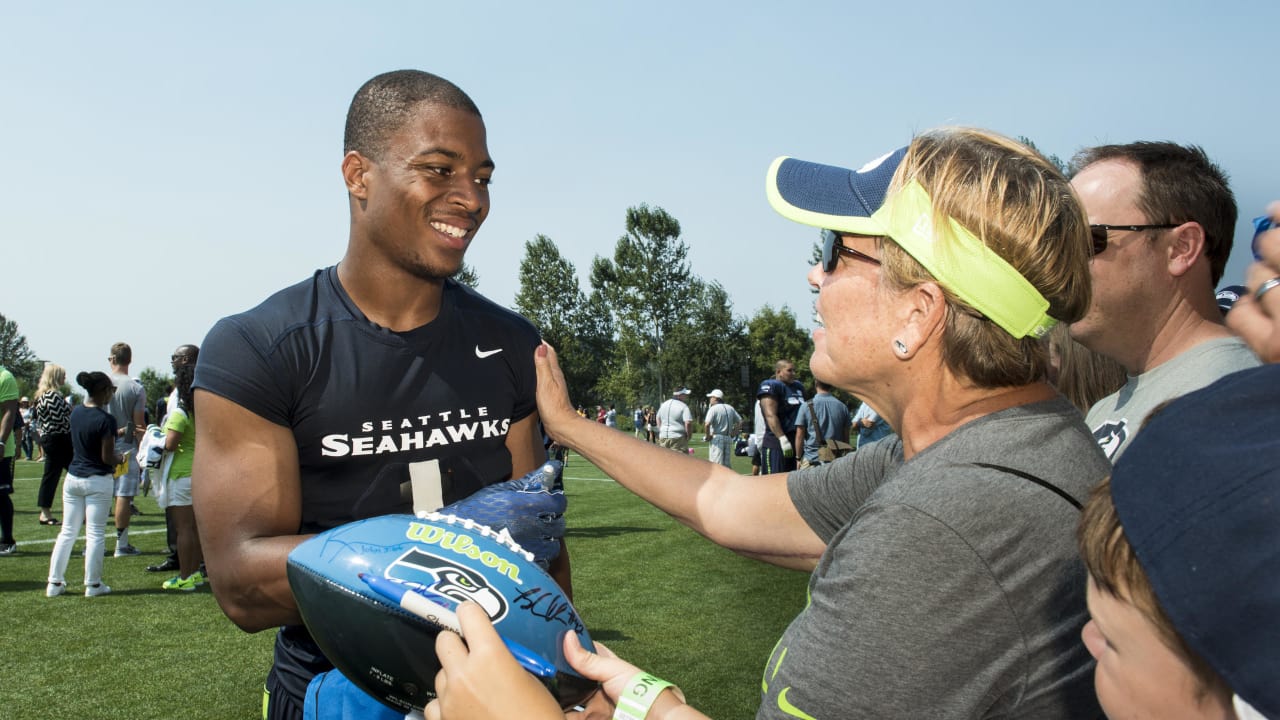 Tyler Lockett Seattle Seahawks Girls Youth Dolman Mainliner Name