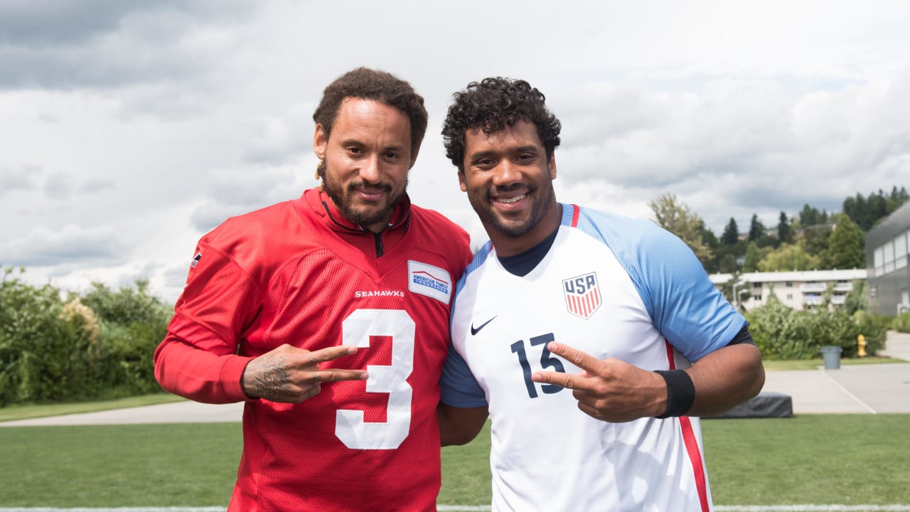 Seahawks get a visit from U.S. men's national soccer team