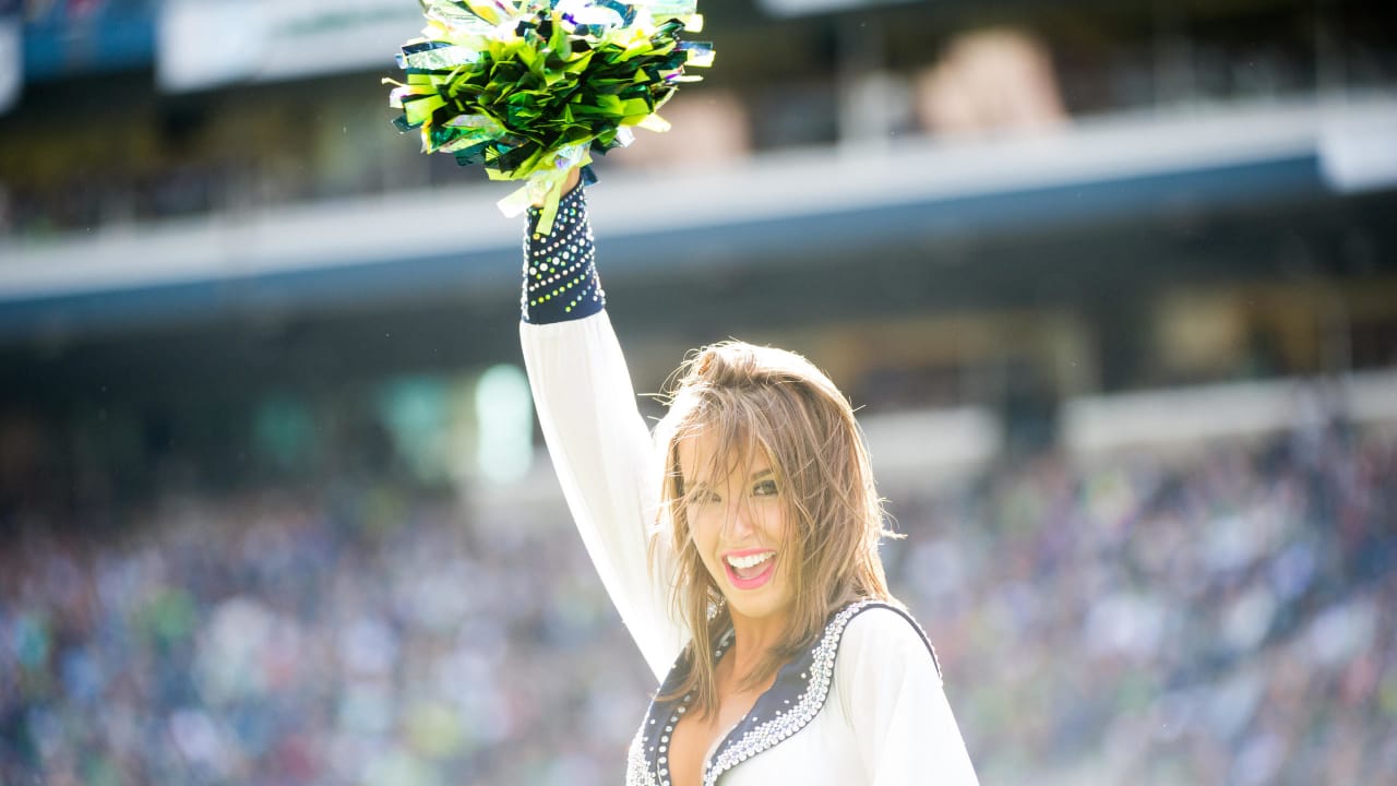 Seattle Seahawks Cheerleaders, Seattle Seahawks Sea Gals Cheerleaders  Calendar 2013 [PHOTOS]