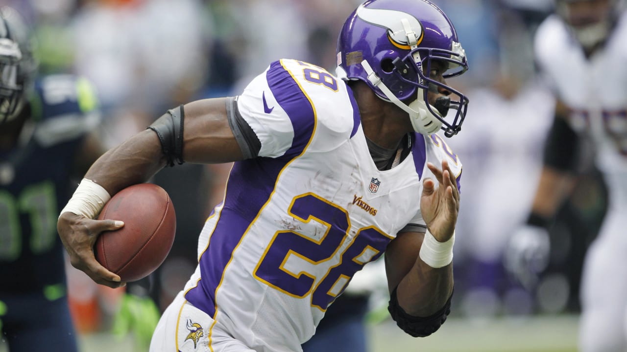 It's official: Vikings cut loose receiver Randy Moss 