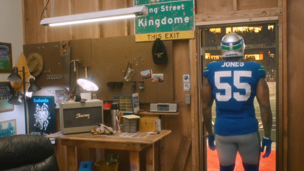 Seahawks unveil long-awaited throwback uniforms