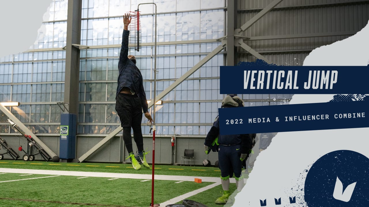 How does DK Metcalf's vertical jump compare to other wide receivers at the  Combine?