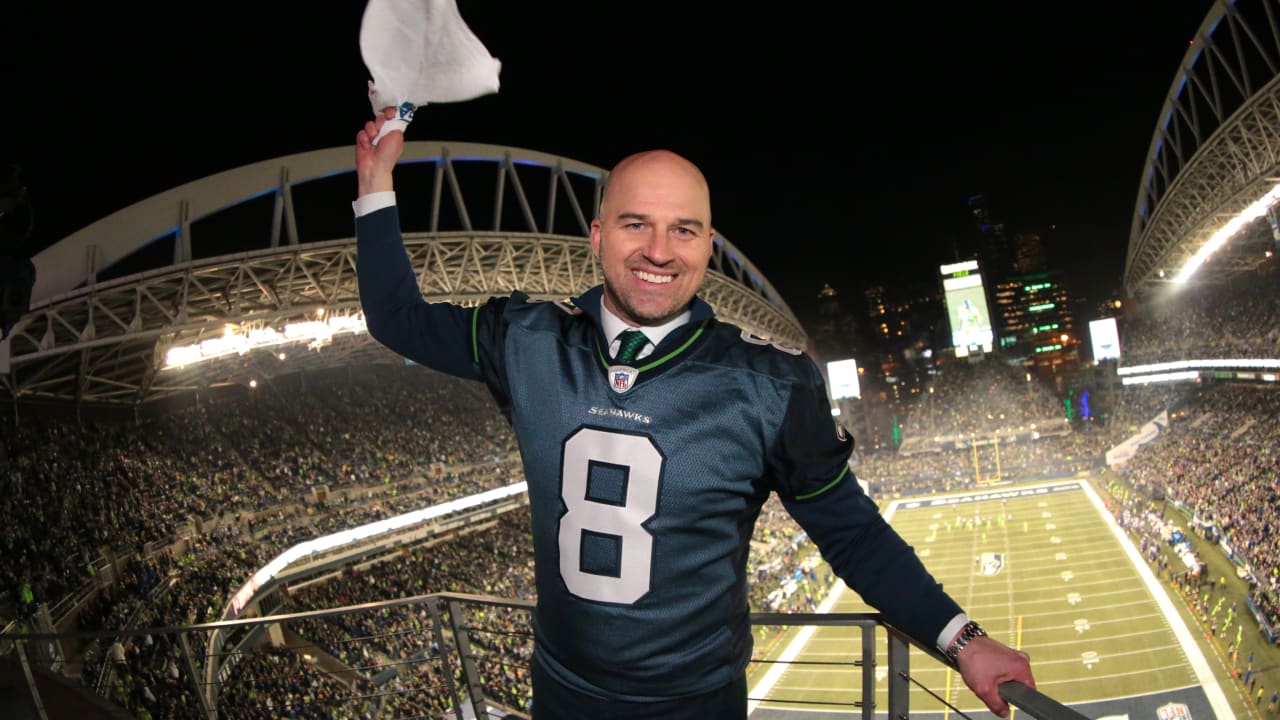 Seattle Seahawks quarterback Matt Hasselbeck pulls on his jersey as he  reacts to a play late in an NFL football game against the Tampa Bay  Buccaneers, Sunday, Dec. 20, 2009, in Seattle. The Buccaneers beat the  Seahawks 24-7. (AP Photo/Ted S. Warren