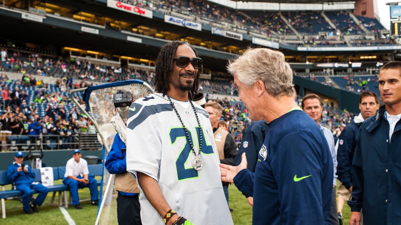 Snoop Dogg: Steelers fan visits Cleveland Browns (video) - Sports