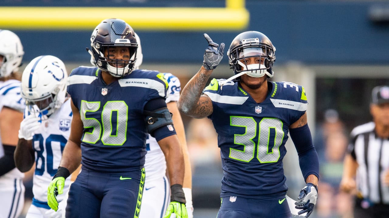 Seahawks re-sign linebacker K.J Wright, guard D.J. Fluker