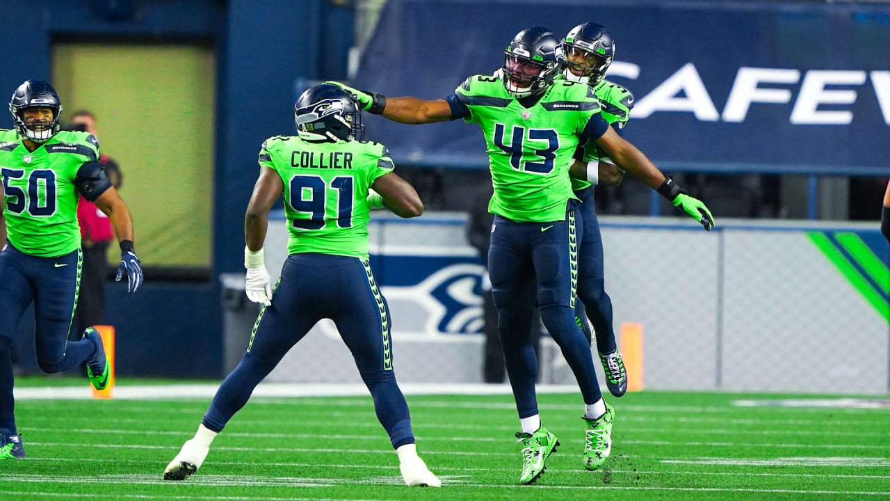 The Internet Destroyed The Seahawks 'Color Rush' Uniforms Last Night -  Daily Snark