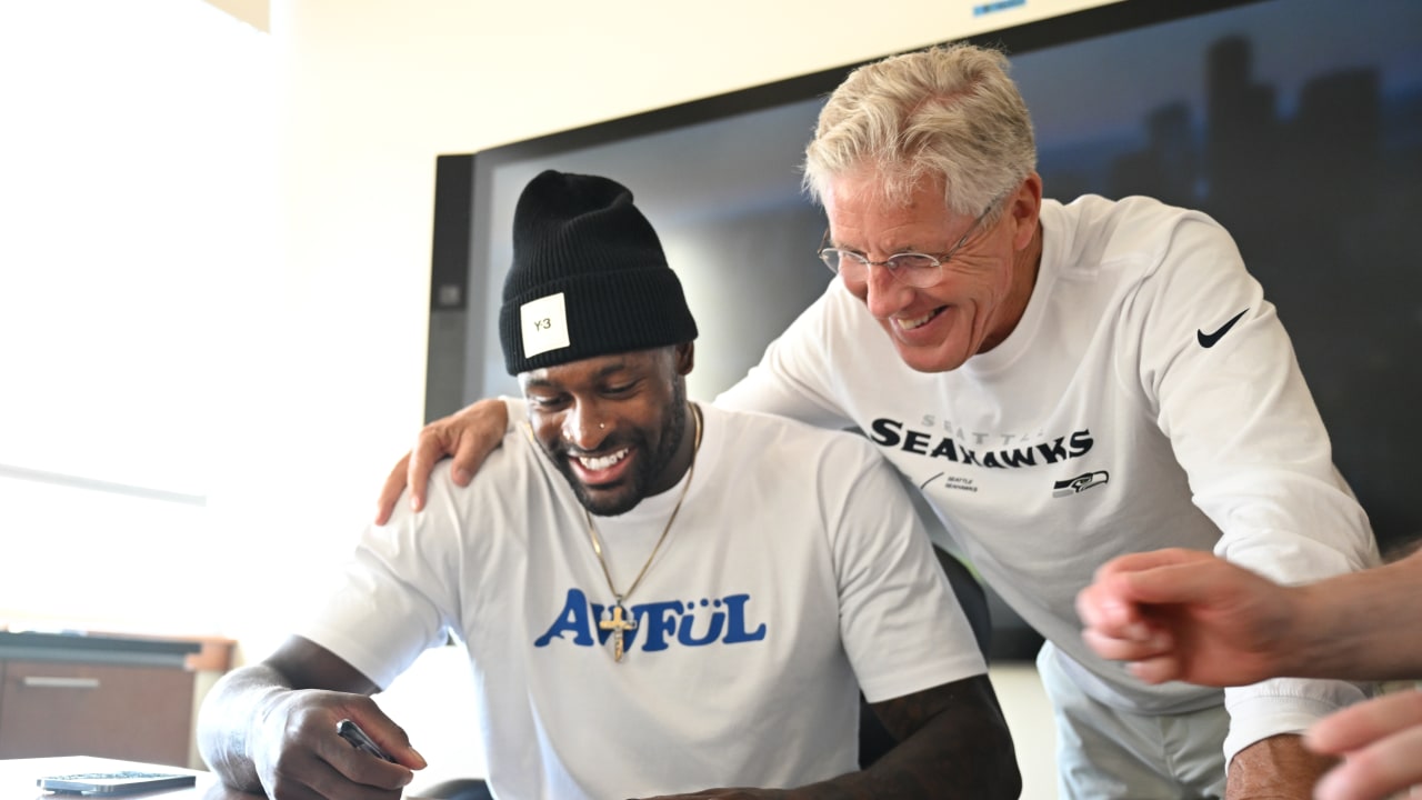 Metcalf/Julio Jersey Swap  That's a whole lot of muscle in that