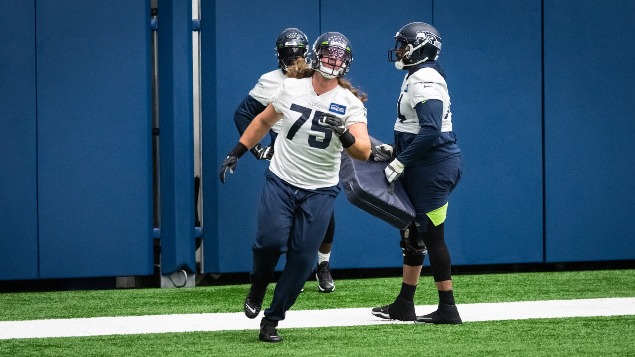 Former Seattle LB Chad Brown back on field with Seahawks